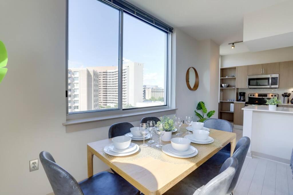 Amazing 2Br Apartment At Crystal City อาร์ลิงตัน ภายนอก รูปภาพ